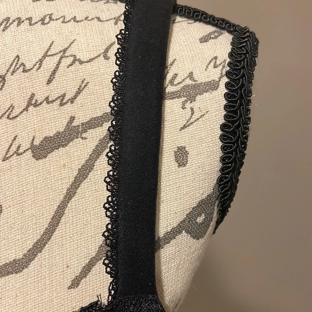 EUC 38D Victoria’s Secret bra - Body by Victoria.​​ - Picture 5 of 9